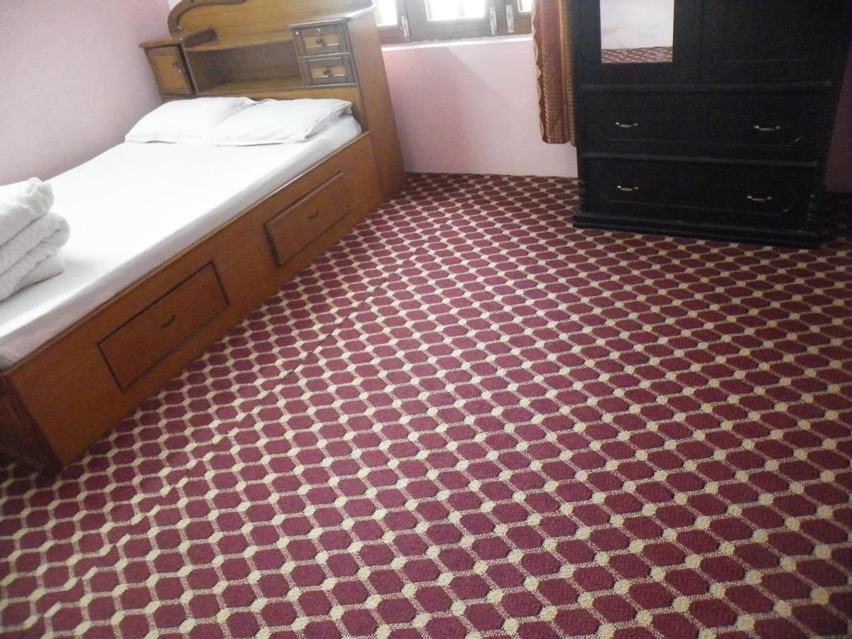 Pokhara Abroad Inn Bagian luar foto