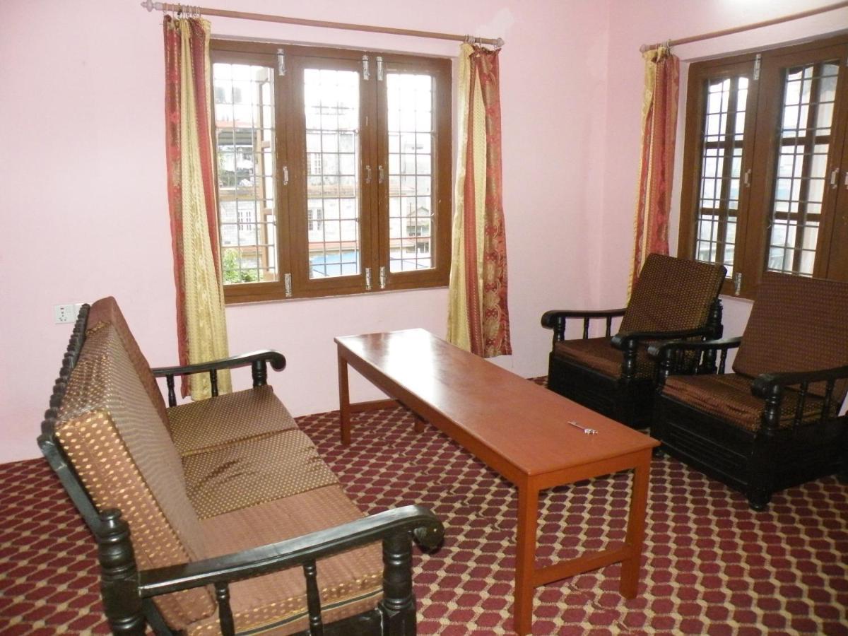 Pokhara Abroad Inn Bagian luar foto
